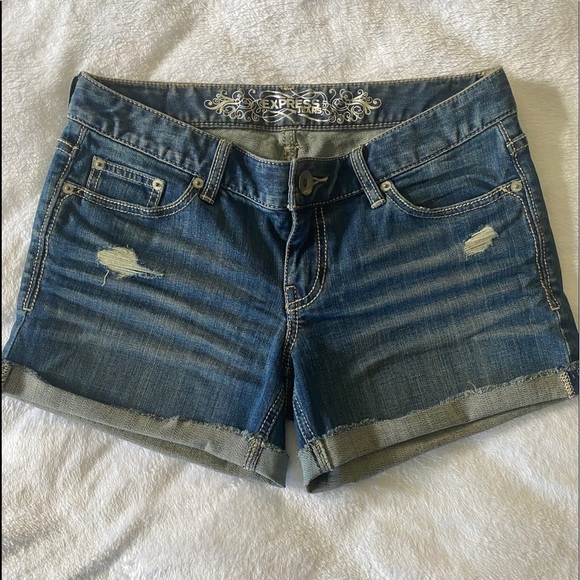 Express denim shorts, size 4, excellent condition. - Picture 1 of 4